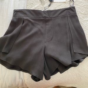 Addison casual shorts sz medium NWT Neiman Marcus